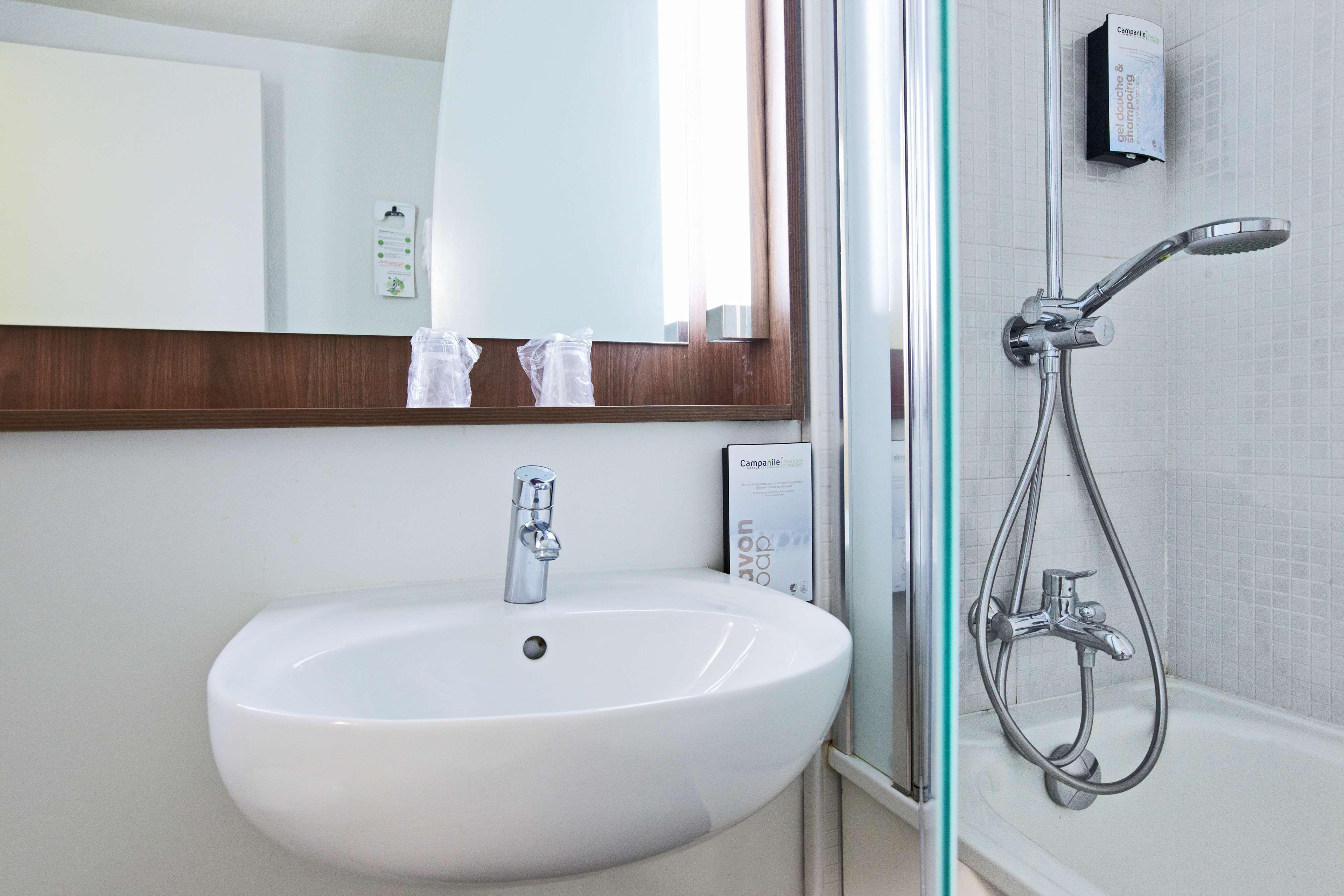 Campanile Le Havre Nord - Montivilliers Hotel Екстериор снимка