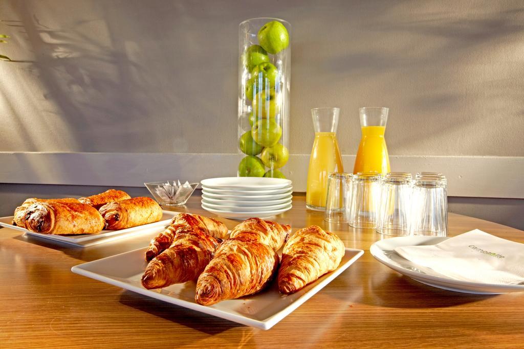 Campanile Le Havre Nord - Montivilliers Hotel Екстериор снимка